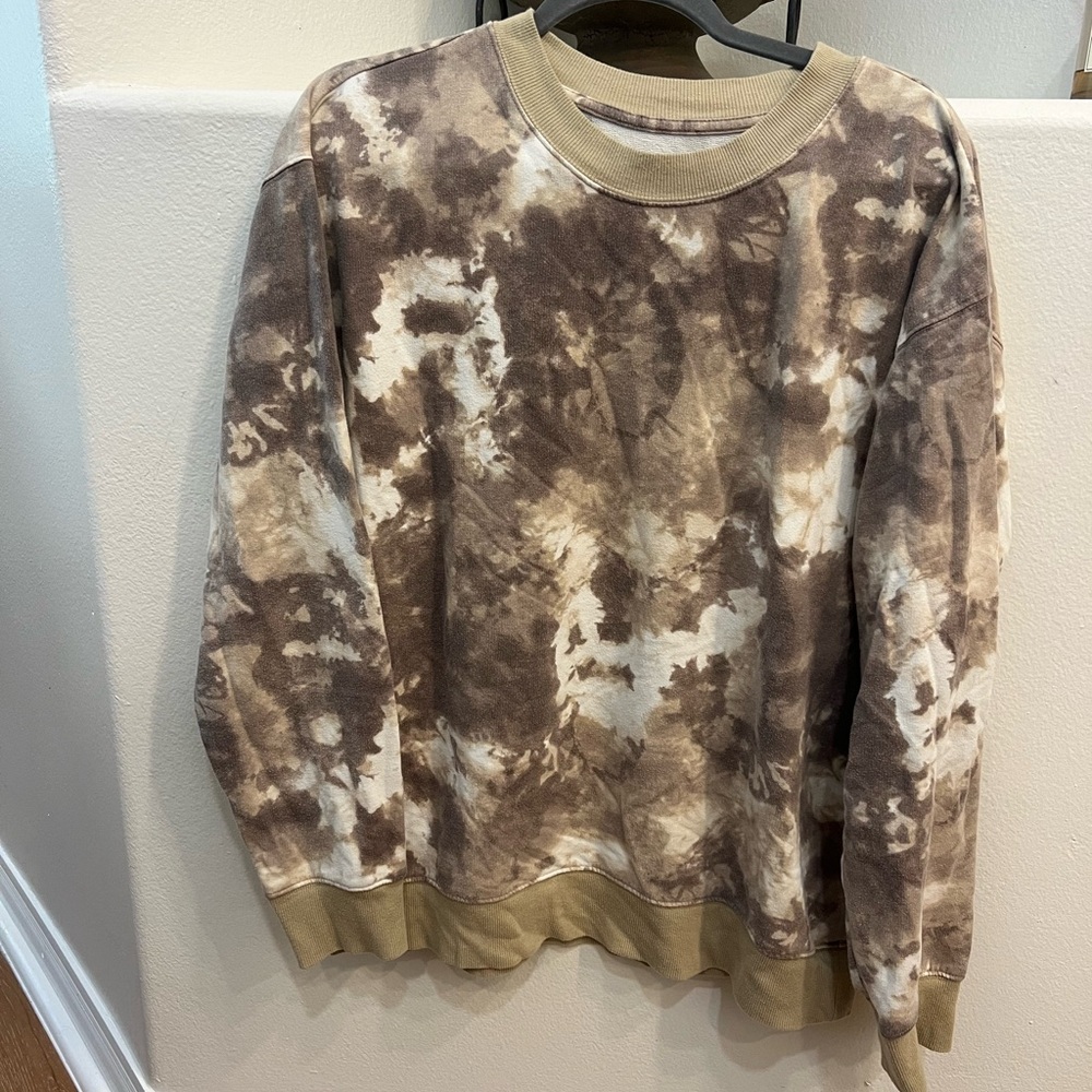 Men’s camo crew neck